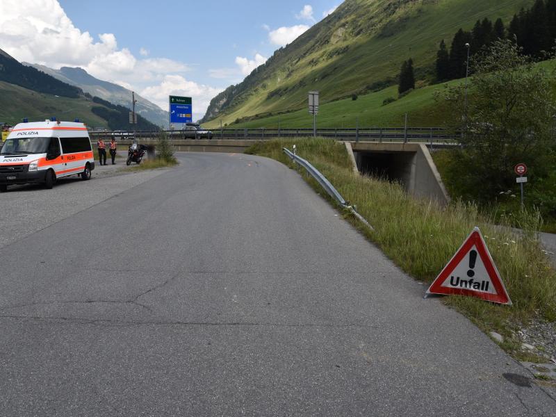 Hinterrhein: Zwei Verletzte bei Sturz mit Motorrad