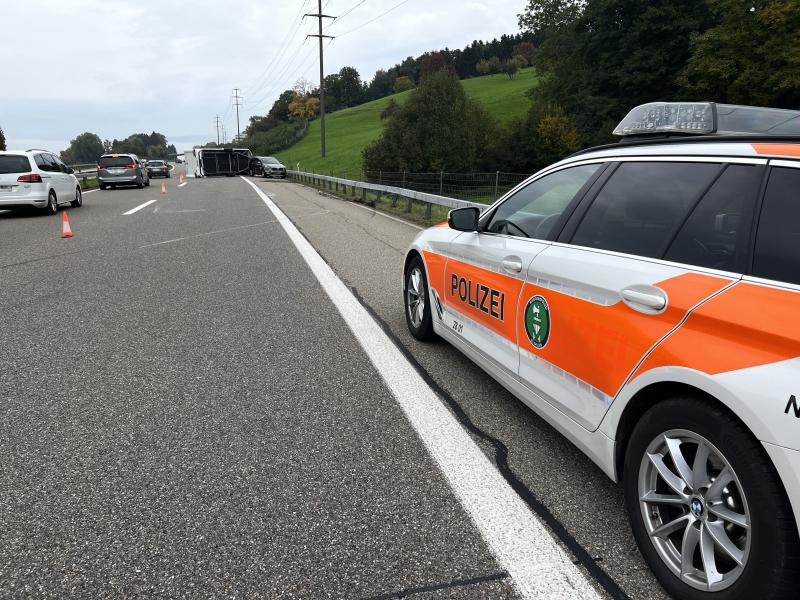 Rorschacherberg: Wohnanhänger nach Selbstunfall auf Autobahn gekippt