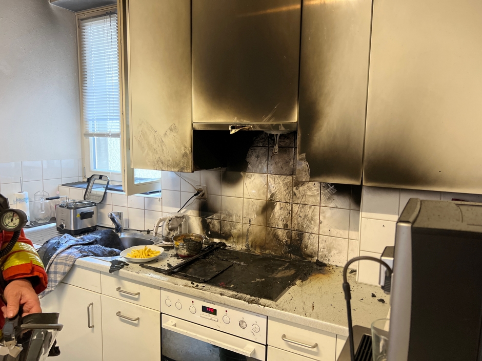 Pfannenbrand in Mehrfamilienhaus