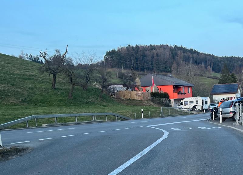 Oberuzwil: Auto fährt in Motorrad