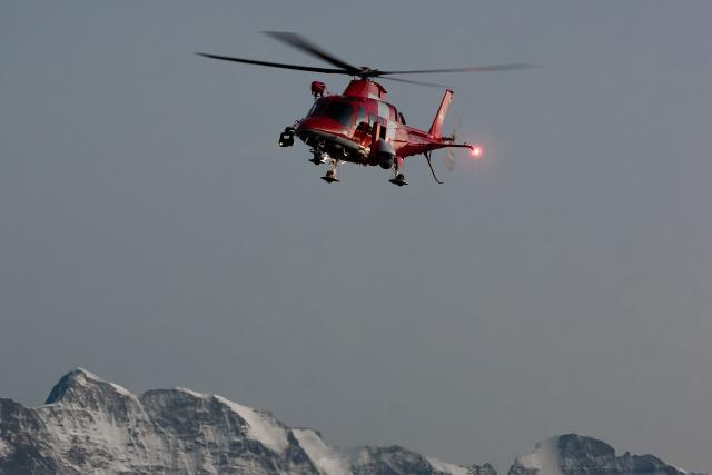 Vermisste Frau in Moutier (BE) mit Suchhelikopter gefunden